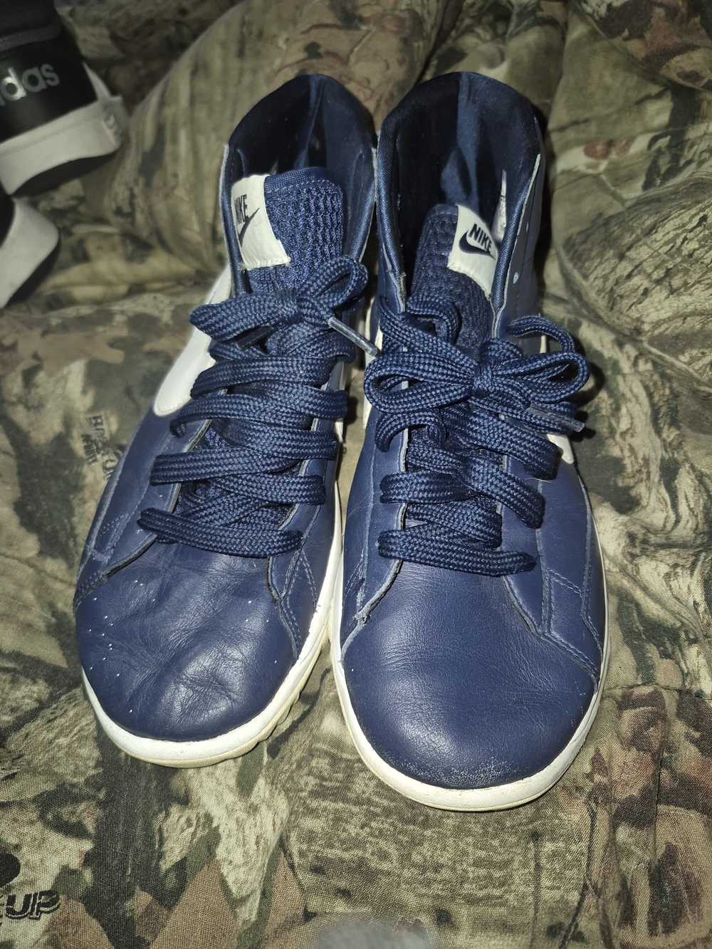 Nike Men's Navy and White Low-Top Leather Sneakers